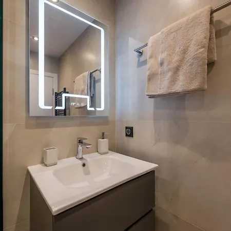 Center Luxury Apartment *