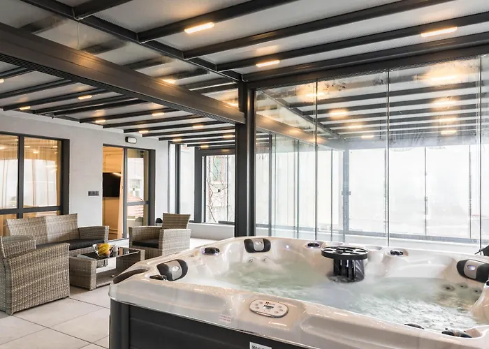 Center Luxury شقة