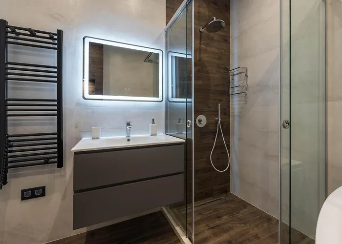 Center Luxury شقة