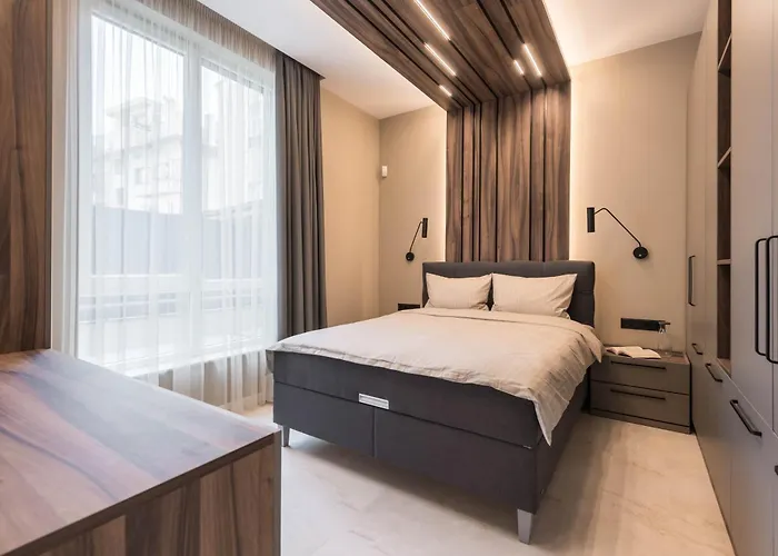 Center Luxury