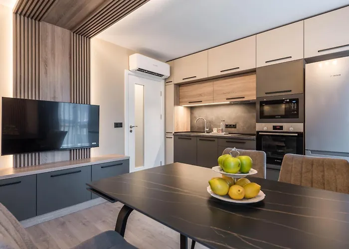 Center Luxury * فارنا