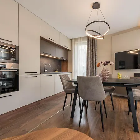 Center Luxury Апартаменти *