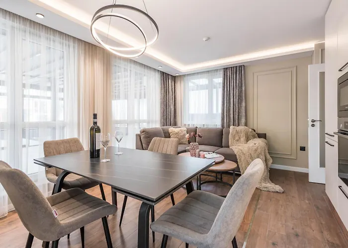 Center Luxury